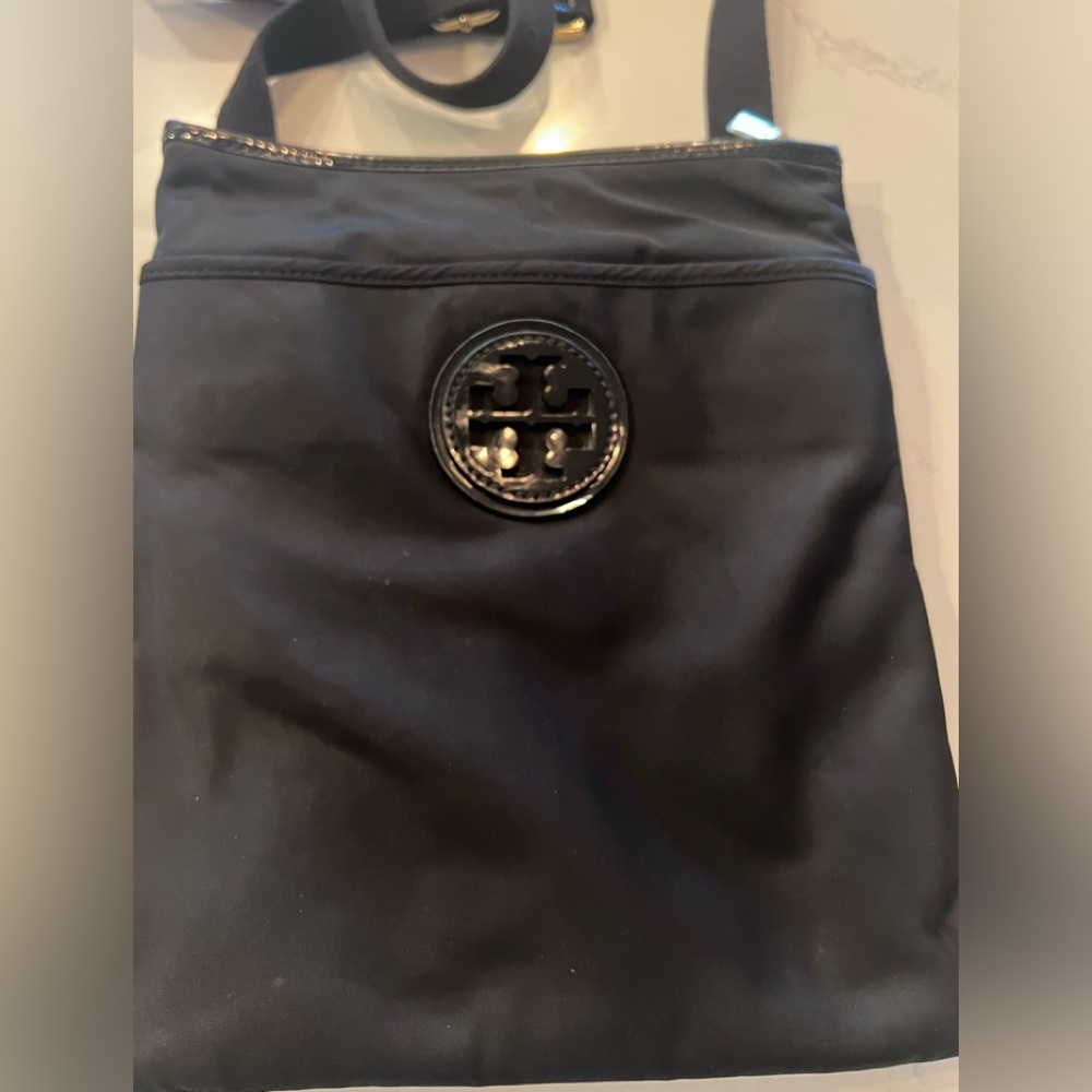 Tory Butch crossbody FREE SHIPPING like new
